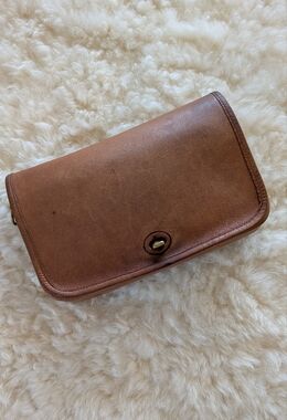 FOR PARTS/PRACTICE Vintage Coach Pocket Purse